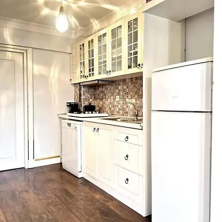 Appartement Ortakoy Sahilde Luks Dizayn Edilmis Ferah Daire Istambul