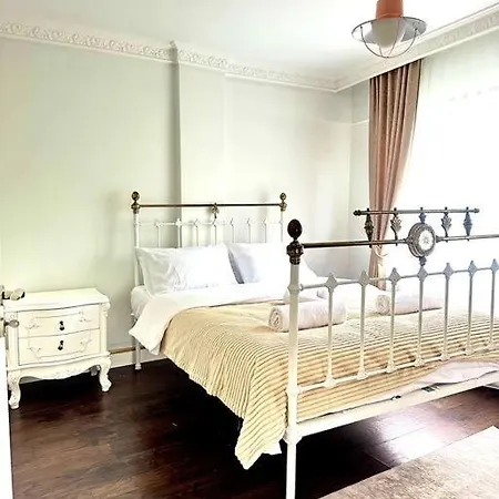 Ortakoy Sahilde Luks Dizayn Edilmis Ferah Daire Appartement *